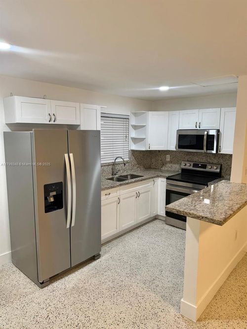 apt-4-458 E 31st St, Hialeah, FL, 33013-3311 | Card Image