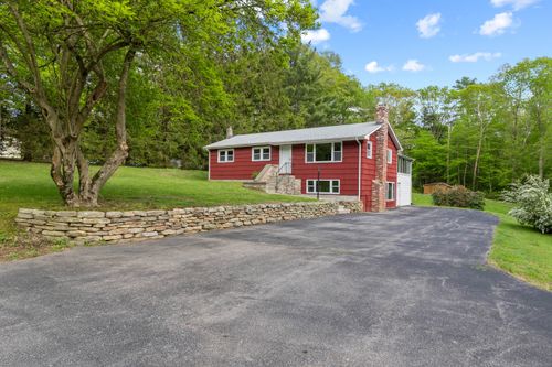 654 Beach Pond Rd, Voluntown, CT, 06384-2001 | Card Image