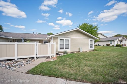 39727 Village Wood Ln, Novi, MI, 48375-4554 | Card Image