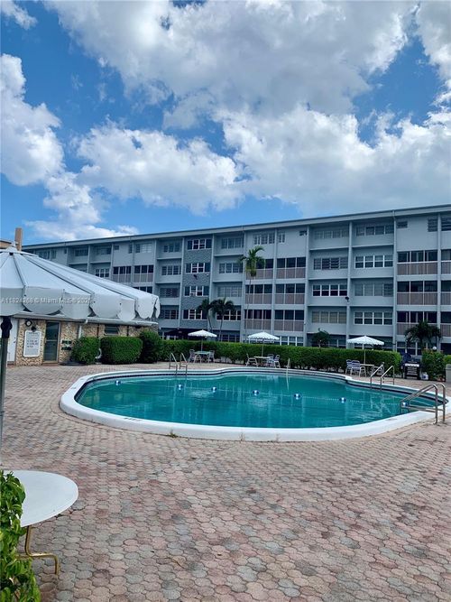 apt-103f-330 Se 2nd St, Hallandale Beach, FL, 33009-5623 | Card Image