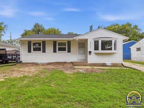 1901 Sw Meadow Ln, Topeka, KS, 66604-3568 | Card Image
