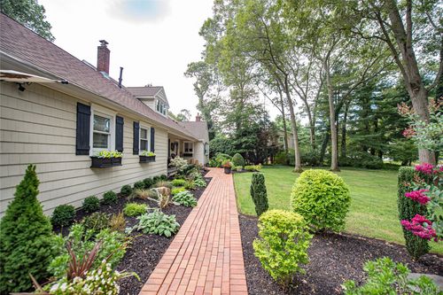 121 Hobson Ave, Saint James, NY, 11780-3027 | Card Image