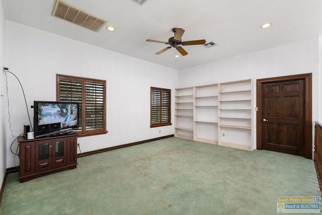 1810 N Shore Dr, House other with 3 bedrooms, 3 bathrooms and 2 parking in Port Isabel TX | Image 12