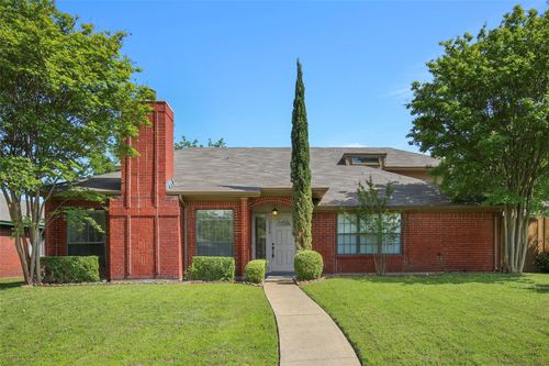 2226 Crystal Creek Ln, Garland, TX, 75040-8811 | Card Image