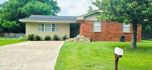 908 23rd St, Ada, OK, 74820-8032 | Card Image