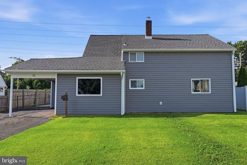 11 Grasspond Rd, LEVITTOWN, PA, 19057-3303 | Card Image