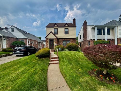 163 16th Ave, Whitestone, NY, 11357-3327 | Card Image