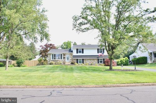 105 W Highland Ave, LANGHORNE, PA, 19047-3977 | Card Image
