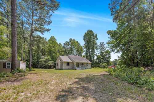 28554 Pulley Dr, Courtland, VA, 23837-2140 | Card Image