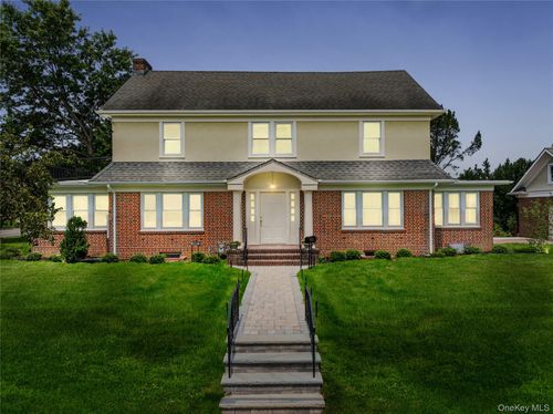 220 Pomander Rd, Mineola, NY, 11501-1508 | Card Image