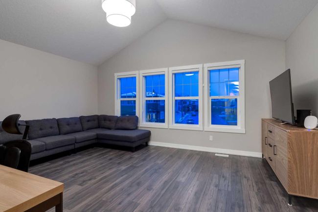 242 West Grove Point Sw, Home with 4 bedrooms, 3 bathrooms and 4 parking in Calgary AB | Image 19