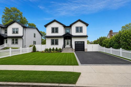 833 Cleveland Street, Hempstead, NY, 11552 | Card Image