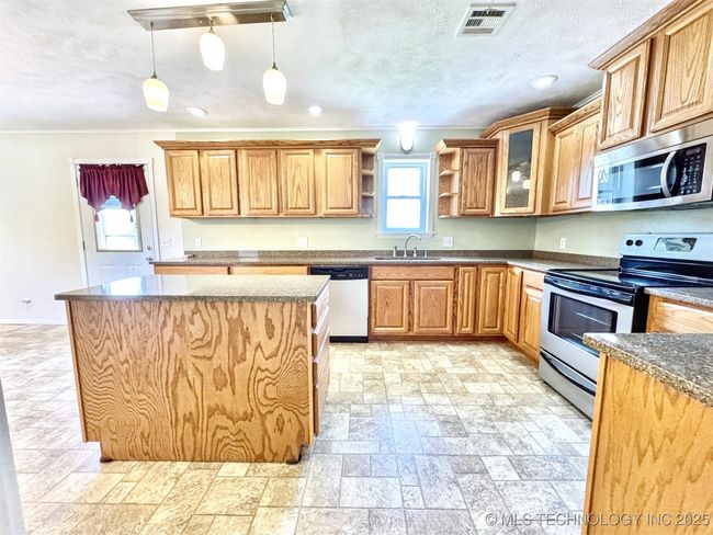 16289 W 810 Rd, House other with 4 bedrooms, 2 bathrooms and null parking in Tahlequah OK | Image 17