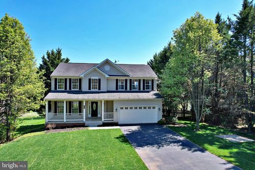 830 Sawgrass Dr, CHARLES TOWN, WV, 25414-5924 | Card Image