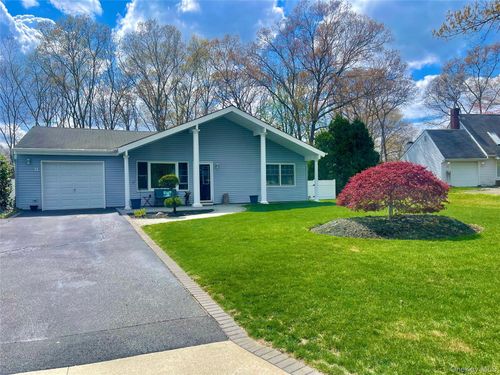 8 Tahoe Ct, Coram, NY, 11727-2058 | Card Image