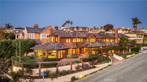 811 6th St, Manhattan Beach, CA, 90266-5820 | Card Image