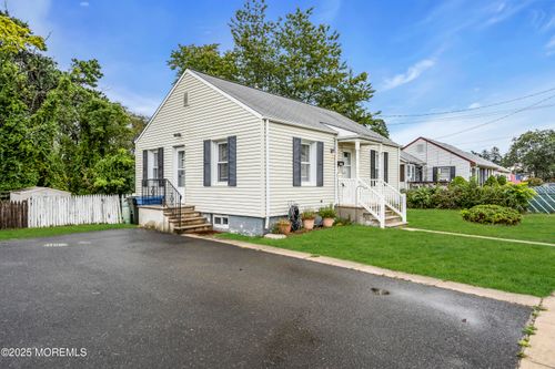 303 Manapaqua Ave, Lakehurst, NJ, 08733-2602 | Card Image