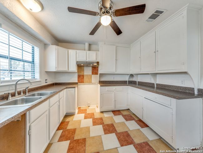 105 Galbreath Ave, House other with 3 bedrooms, 1 bathrooms and null parking in Devine TX | Image 24