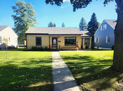 1405 Bryant St, Alexandria, MN, 56308-2812 | Card Image