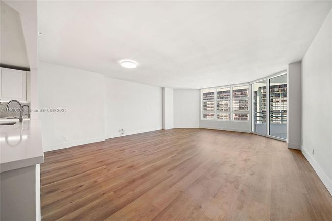 APT-402 - 555 Ne 34 Th St, Condo with 2 bedrooms, 2 bathrooms and null parking in Miami FL | Image 4
