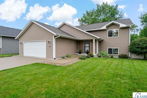 124 Harbor Hill Dr, Mankato, MN, 56001-6889 | Card Image