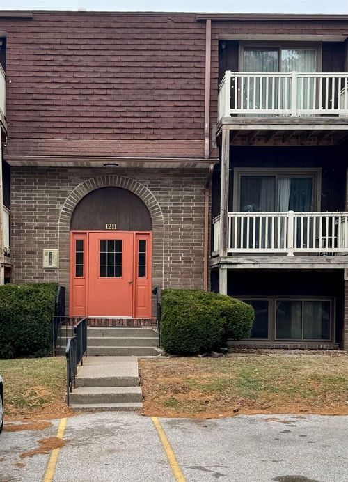 apt-25-1211 48th Ave, East Moline, IL, 61244-4421 | Card Image