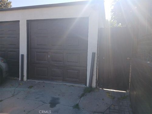 5517 Loma Vista Ave, Maywood, CA, 90270-4666 | Card Image