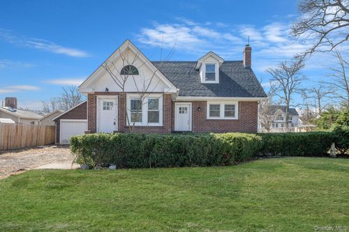 44 Elizabeth Ave, Smithtown, NY, 11787-5620 | Card Image