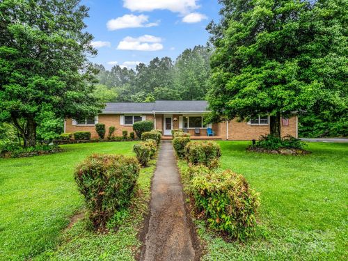 989 Mine Gap Rd, Zirconia, NC, 28790-8809 | Card Image
