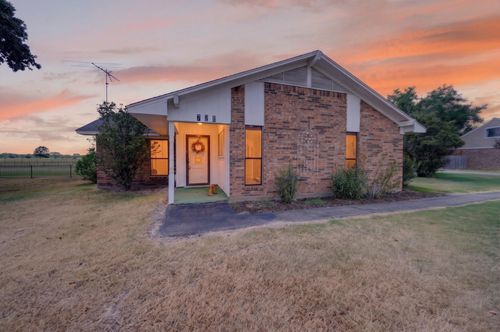 720 S Houston St, Edgewood, TX, 75117-3106 | Card Image