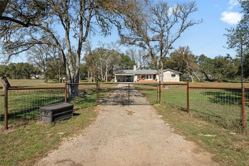 919 Forest View Dr, Blanco, TX, 78606-4695 | Card Image