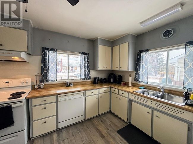 68 Neebig Ave, Home with 3 bedrooms, 2 bathrooms and null parking in Manitouwadge ON | Image 5