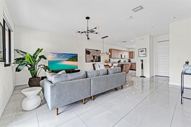 4690 Nw 84 Th Ave, Townhouse with 3 bedrooms, 5 bathrooms and null parking in Doral FL | Image 11
