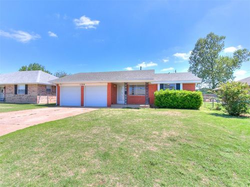 1304 Kings Court Cir, Moore, OK, 73160-1641 | Card Image