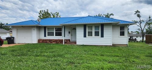 1026 Hume St, Perryville, MO, 63775-1136 | Card Image