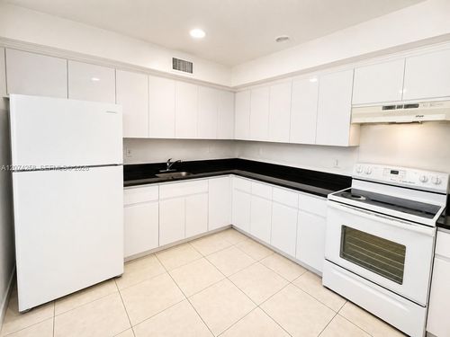 3-724 Ne 4th St, Hallandale Beach, FL, 33009 | Card Image