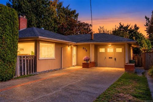 373 Richmond Ave, Victoria, BC, V8S3Y2 | Card Image