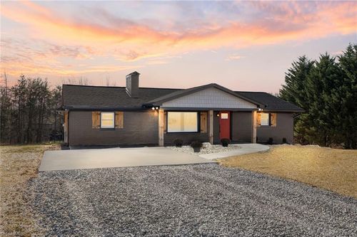 1195 Rogers Rd, Mount Airy, NC, 27030-7333 | Card Image