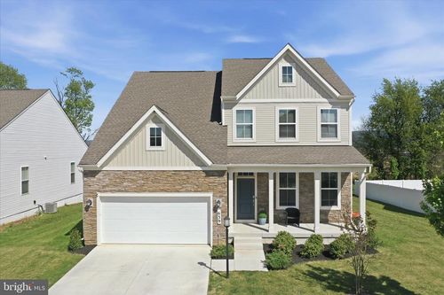 639 Barksdale Dr, CHARLES TOWN, WV, 25414-5721 | Card Image