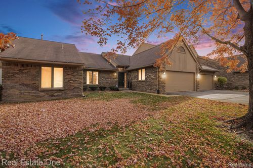 7-6121 Westbrooke Dr, West Bloomfield, MI, 48322-3229 | Card Image