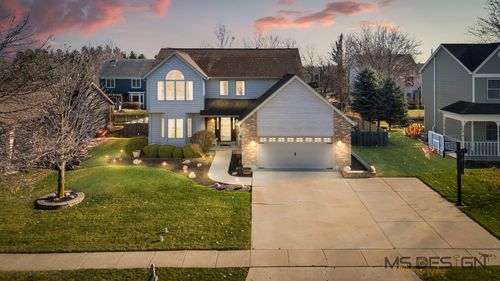 932 Foxpointe Dr, Sycamore, IL, 60178-3216 | Card Image