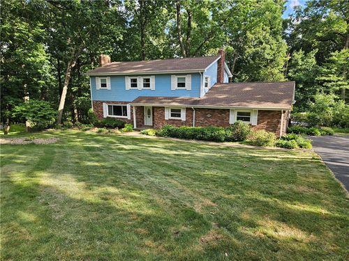 135 Thornwood Dr, Butler, PA, 16001-3441 | Card Image