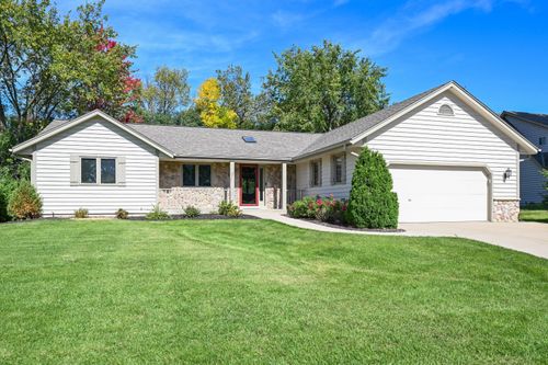 N52W14406 Thornhill Dr, Menomonee Falls, WI, 53051-6853 | Card Image