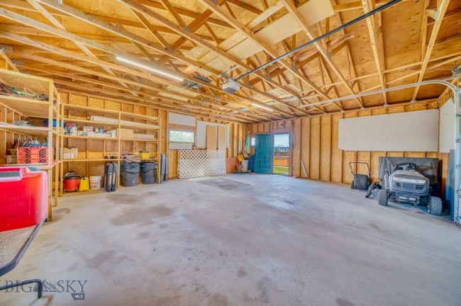Garage interior | Image 45