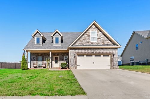 561 Tacoma Dr, Clarksville, TN, 37043-2122 | Card Image