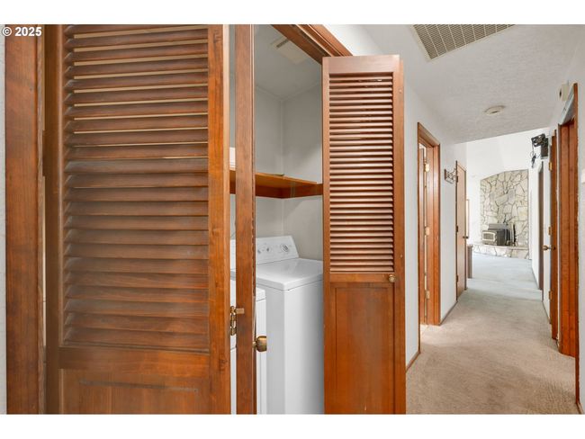1770 W 28 Th Ave, House other with 3 bedrooms, 2 bathrooms and 2 parking in Eugene OR | Image 31