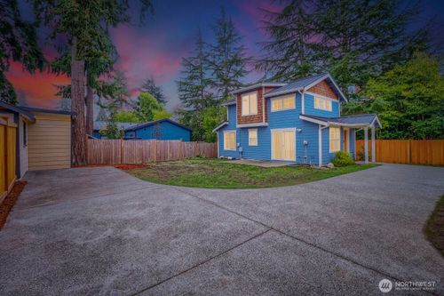 b-12757 Dayton Ave N, Seattle, WA, 98133-7999 | Card Image