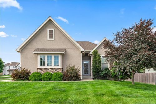 20740 W 224th St, Spring Hill, KS, 66083-7565 | Card Image