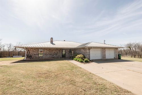 1007 W South St, Henrietta, TX, 76365-3214 | Card Image