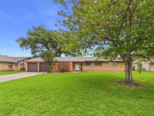 103 Ligustrum Street, Lake Jackson, TX, 77566 | Card Image